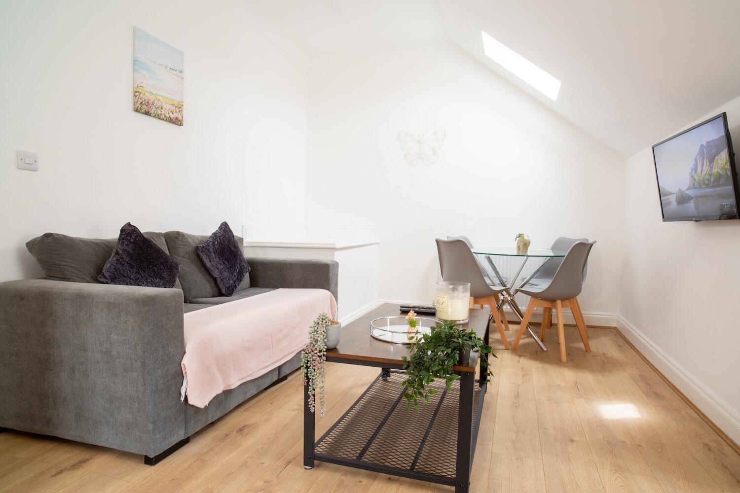 Spacious & Modern Apartment *